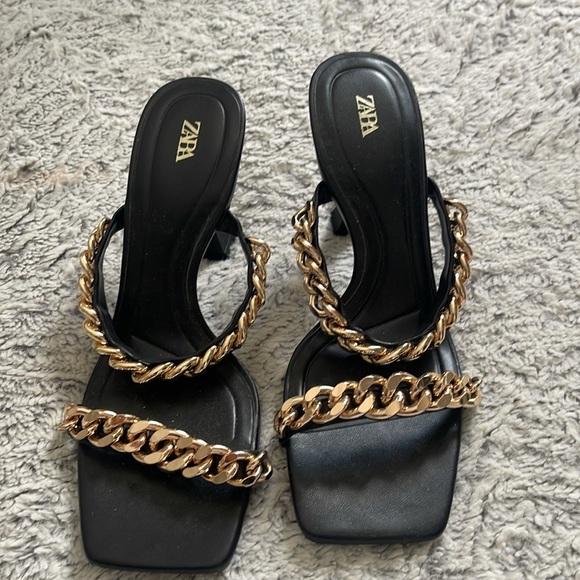 Zara black sandal with gold chain sandals… size 7 good condition worn few times. - Picture 3 of 4